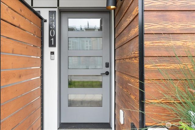 4301 26th Avenue SW, Seattle, WA 98106