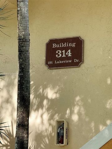 191 Lakeview Drive 103, Weston, FL 33326