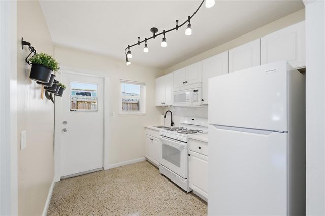 1614 NE 7th Street, Fort Lauderdale, FL 33304