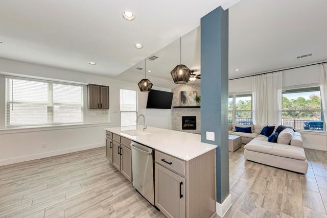 521 Elm Green ST, Hutto, TX 78634