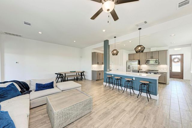 521 Elm Green ST, Hutto, TX 78634