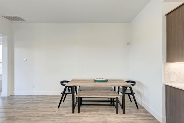 521 Elm Green ST, Hutto, TX 78634