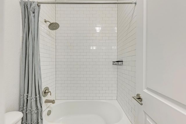 521 Elm Green ST, Hutto, TX 78634