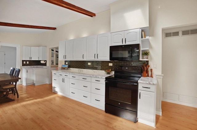 W343N6300 S Bayview ROAD, Oconomowoc, WI 53066