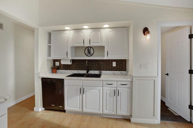 W343N6300 S Bayview ROAD, Oconomowoc, WI 53066