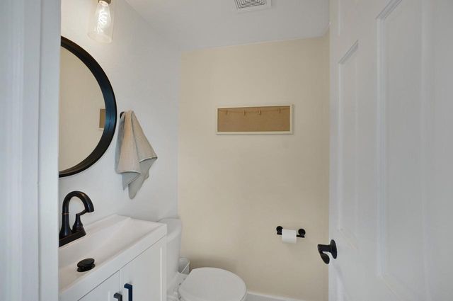 W343N6300 S Bayview ROAD, Oconomowoc, WI 53066