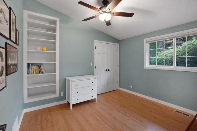 W343N6300 S Bayview ROAD, Oconomowoc, WI 53066