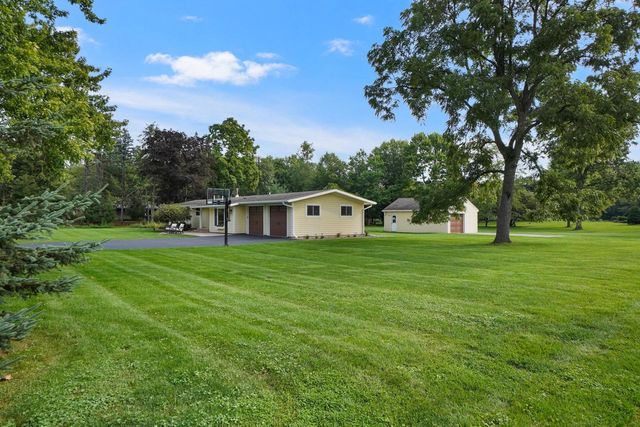 W343N6300 S Bayview ROAD, Oconomowoc, WI 53066