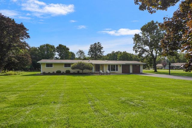 W343N6300 S Bayview ROAD, Oconomowoc, WI 53066