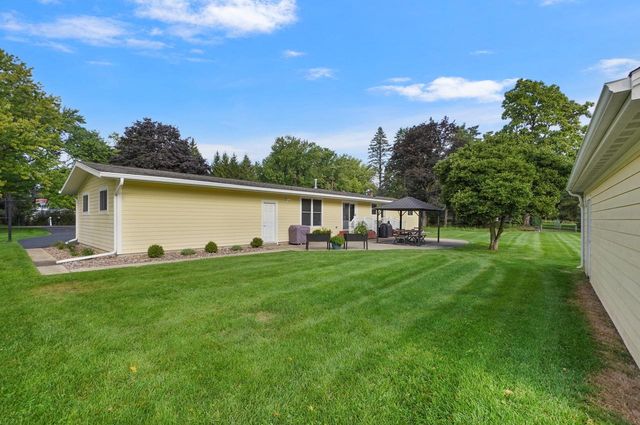 W343N6300 S Bayview ROAD, Oconomowoc, WI 53066