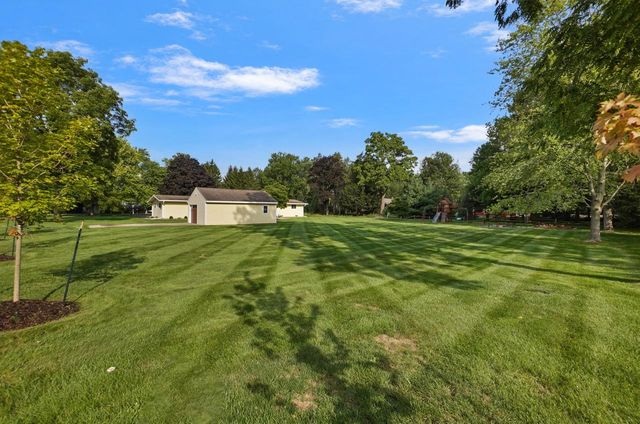 W343N6300 S Bayview ROAD, Oconomowoc, WI 53066