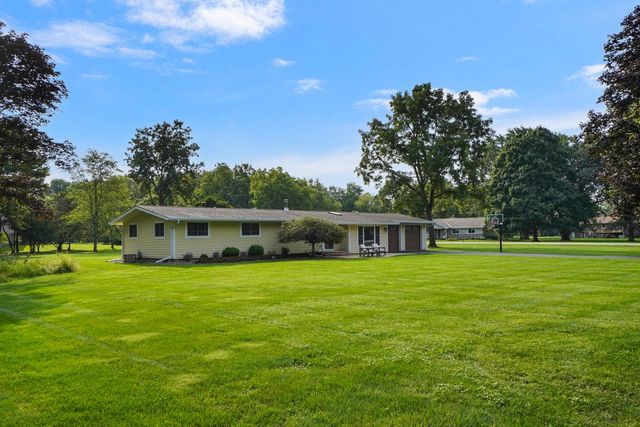 W343N6300 S Bayview ROAD, Oconomowoc, WI 53066