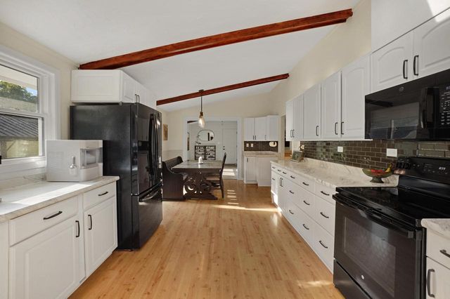 W343N6300 S Bayview ROAD, Oconomowoc, WI 53066