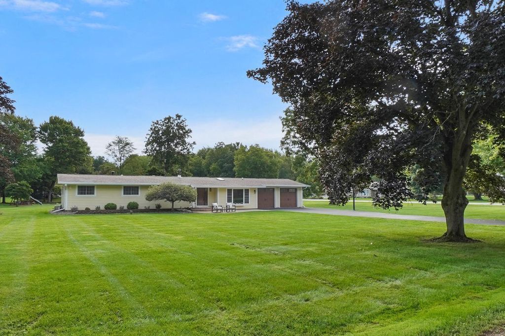 W343N6300 S Bayview ROAD, Oconomowoc, WI 53066