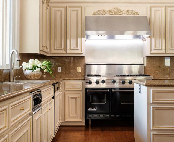 728 Crestbend Drive, Houston, TX 77042