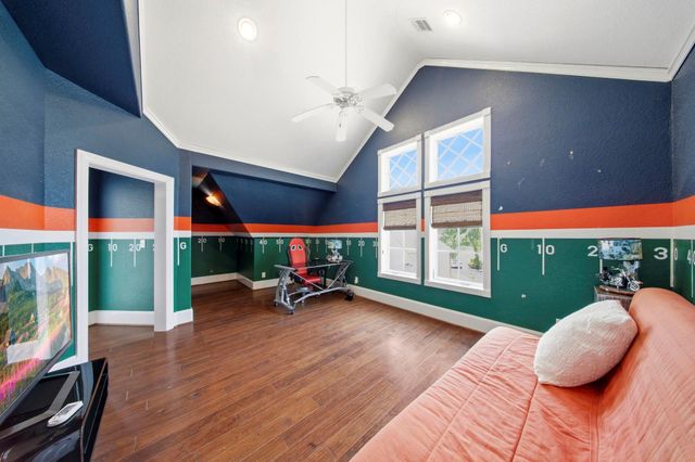 728 Crestbend Drive, Houston, TX 77042