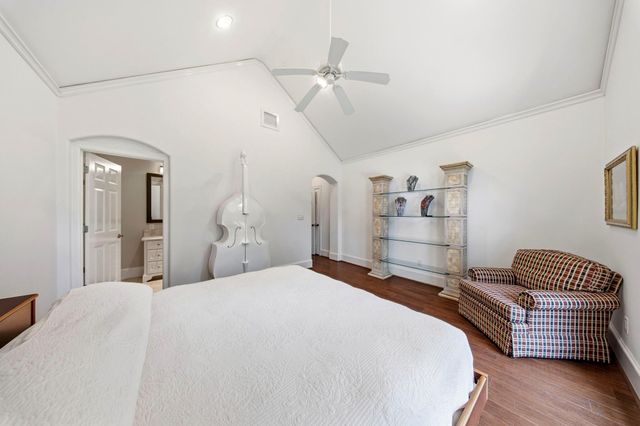728 Crestbend Drive, Houston, TX 77042