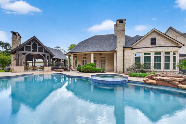 728 Crestbend Drive, Houston, TX 77042