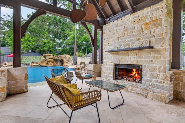 728 Crestbend Drive, Houston, TX 77042