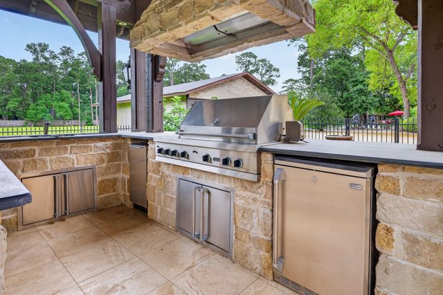 728 Crestbend Drive, Houston, TX 77042