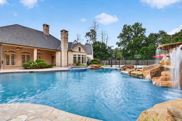 728 Crestbend Drive, Houston, TX 77042