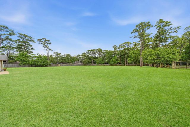728 Crestbend Drive, Houston, TX 77042