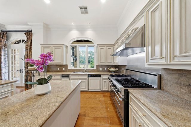 728 Crestbend Drive, Houston, TX 77042