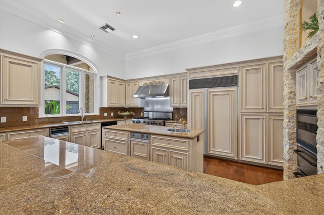 728 Crestbend Drive, Houston, TX 77042
