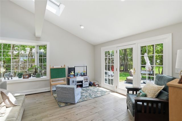 3 Cheshire Drive, Barrington, RI 02806