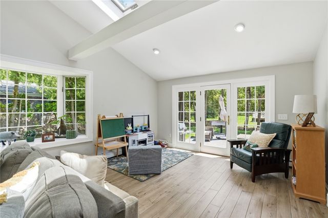 3 Cheshire Drive, Barrington, RI 02806