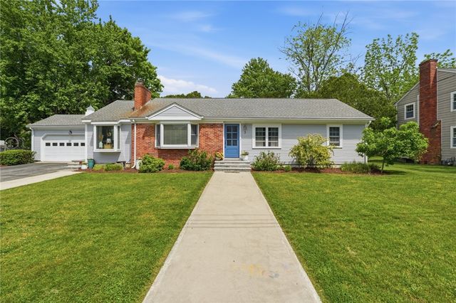 3 Cheshire Drive, Barrington, RI 02806