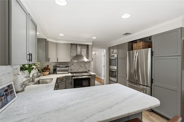 3 Cheshire Drive, Barrington, RI 02806