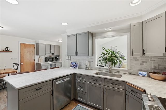 3 Cheshire Drive, Barrington, RI 02806