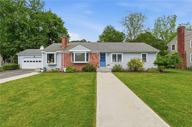 3 Cheshire Drive, Barrington, RI 02806