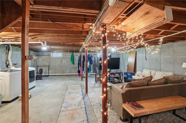 3 Cheshire Drive, Barrington, RI 02806