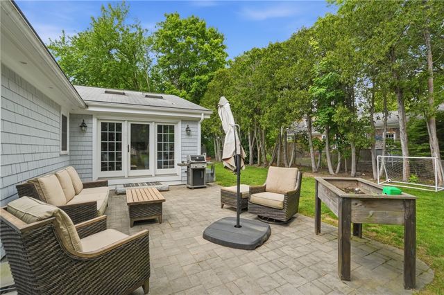 3 Cheshire Drive, Barrington, RI 02806