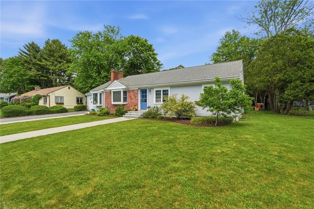 3 Cheshire Drive, Barrington, RI 02806