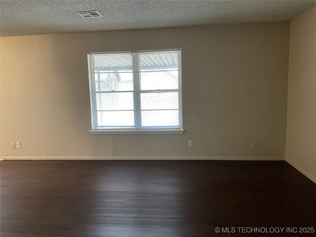 117 S 162nd Avenue E, Tulsa, OK 74108