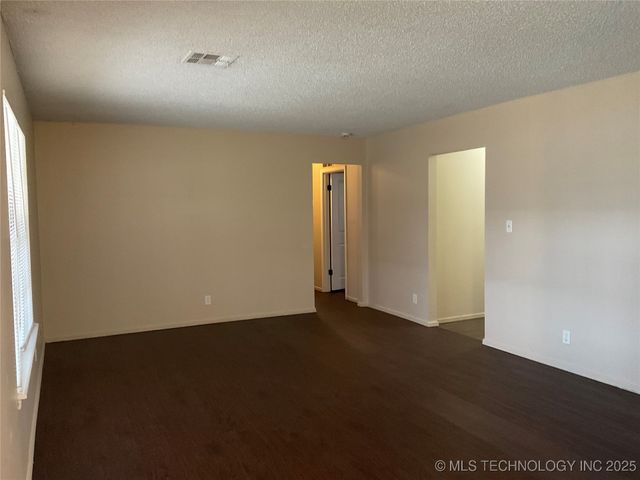 117 S 162nd Avenue E, Tulsa, OK 74108