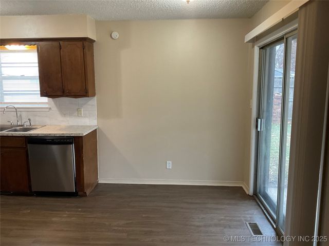 117 S 162nd Avenue E, Tulsa, OK 74108