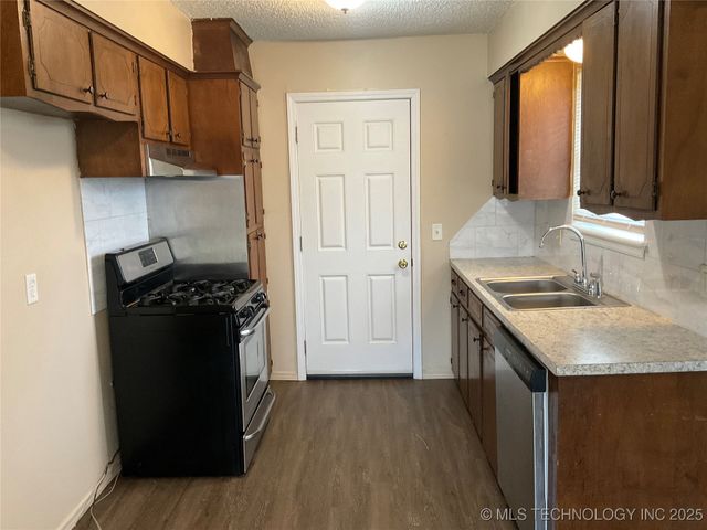 117 S 162nd Avenue E, Tulsa, OK 74108