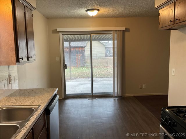 117 S 162nd Avenue E, Tulsa, OK 74108