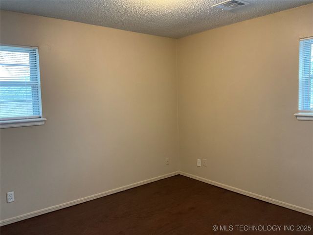 117 S 162nd Avenue E, Tulsa, OK 74108