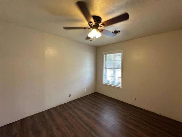 108 Beard Drive, Itasca, TX 76055