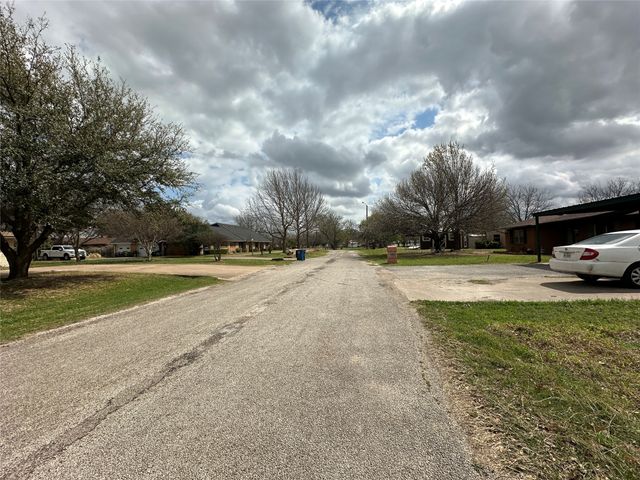 108 Beard Drive, Itasca, TX 76055