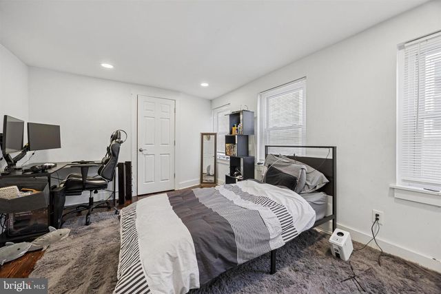 14 MAPLE ST, Conshohocken, PA 19428