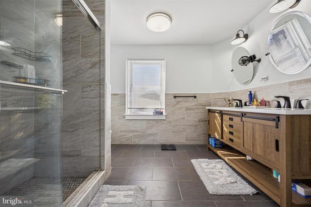 14 MAPLE ST, Conshohocken, PA 19428