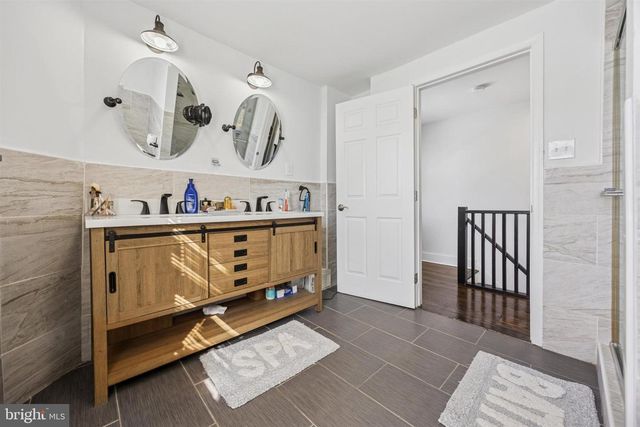 14 MAPLE ST, Conshohocken, PA 19428