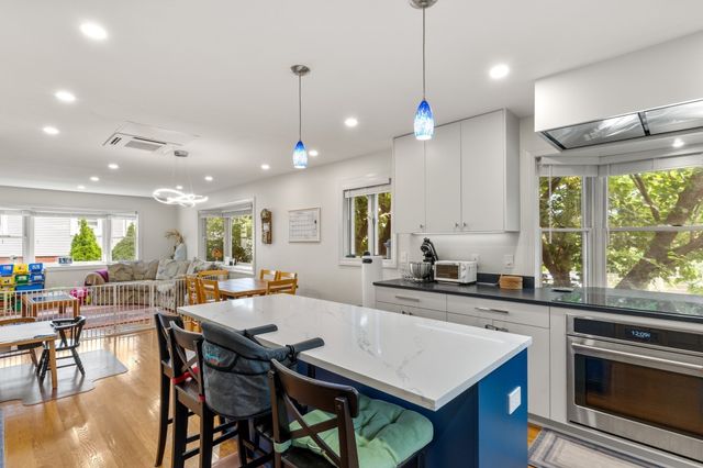 14 Belmont St A, Somerville, MA 02143