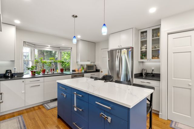 14 Belmont St A, Somerville, MA 02143